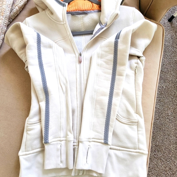 Lululemon Athletica Scuba Hooded Jacket - Picture 4 of 4